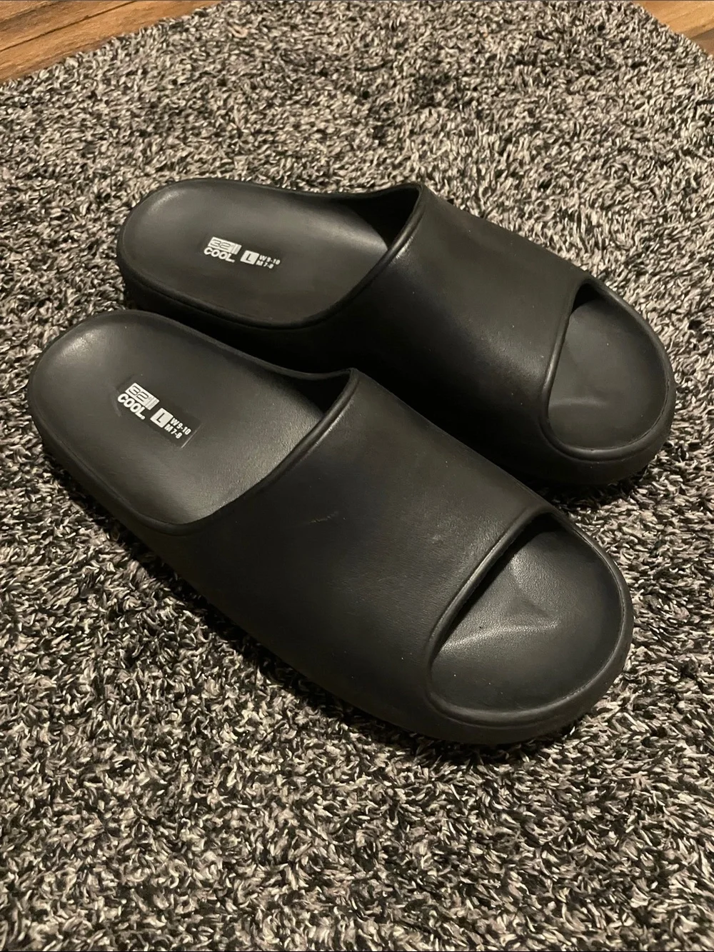 32° COOL Men's 7-8  WOMEN’s 9-10 Unisex Black Slide Sandals